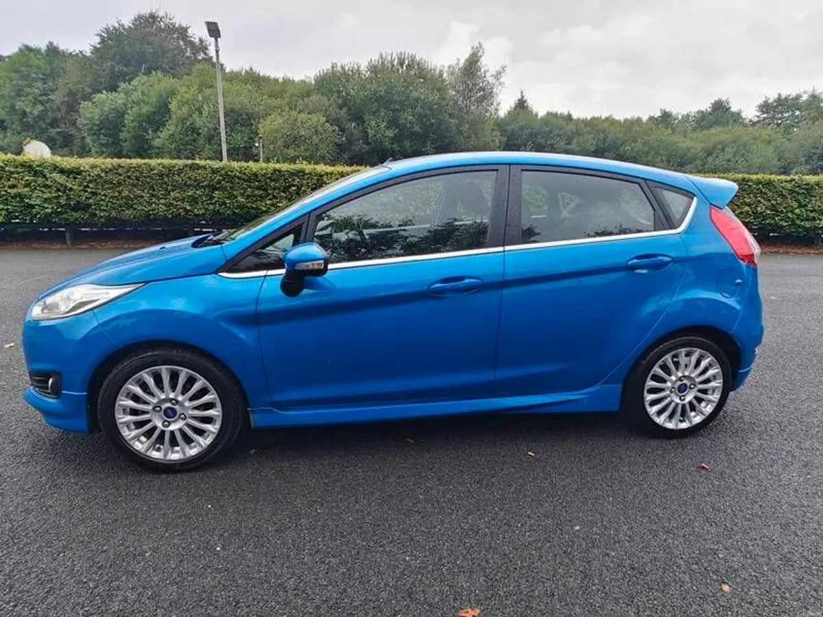 2015 Ford Fiesta Automatic low mileage - Image 5