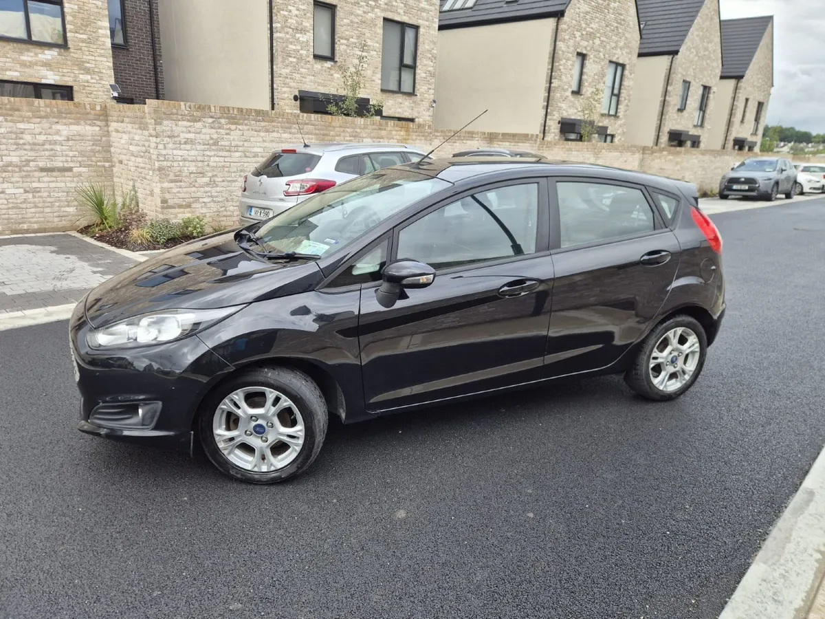 Ford Fiesta 2013 - Image 2