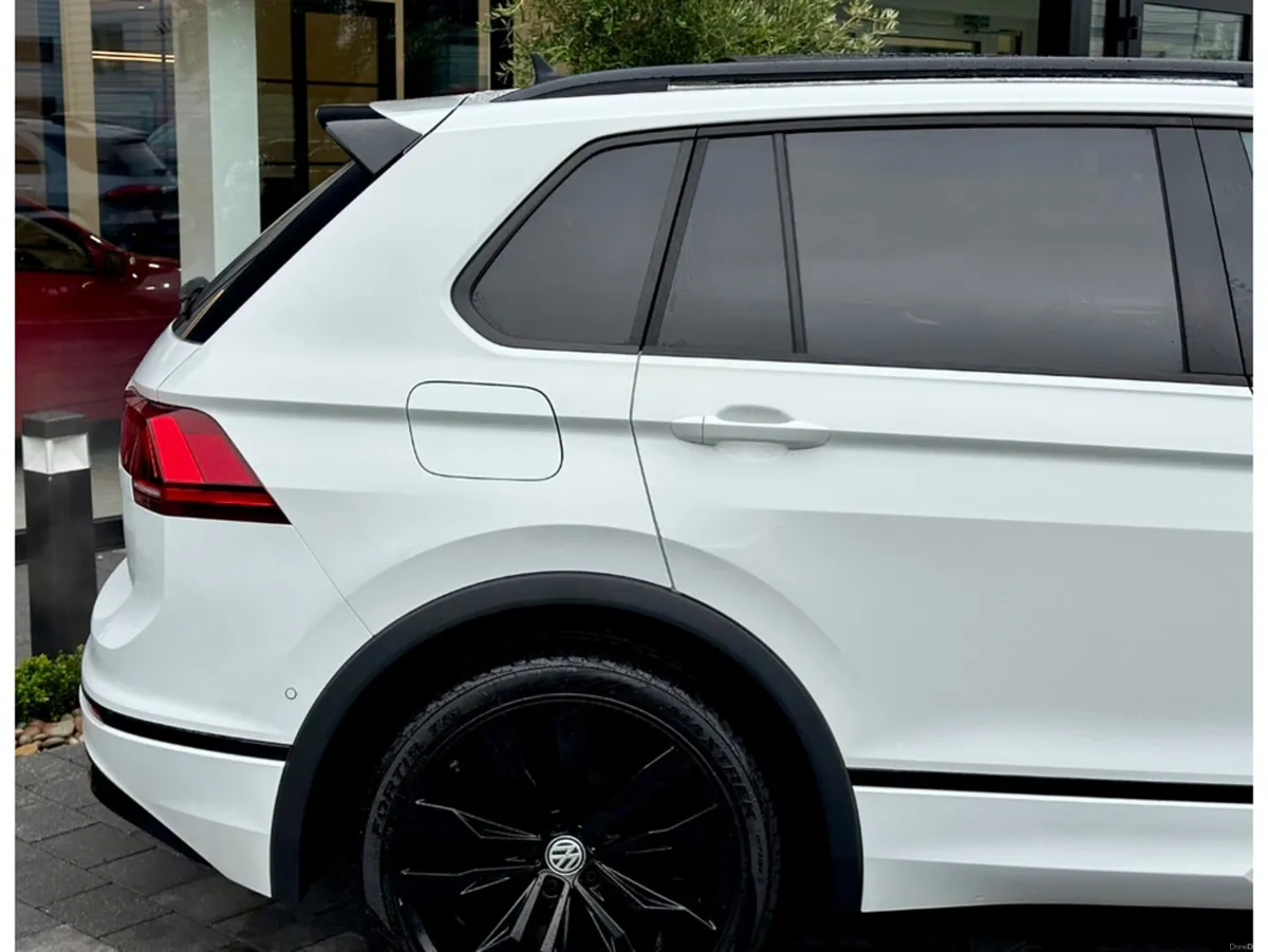 Volkswagen Tiguan R-LINE 2.0 TDI MANUAL 6SPEED FWD - Image 4