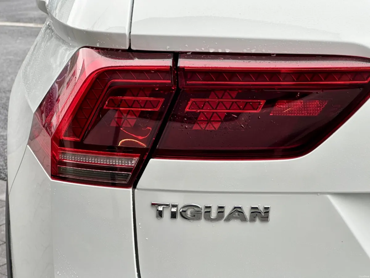 Volkswagen Tiguan R-LINE 2.0 TDI MANUAL 6SPEED FWD - Image 6