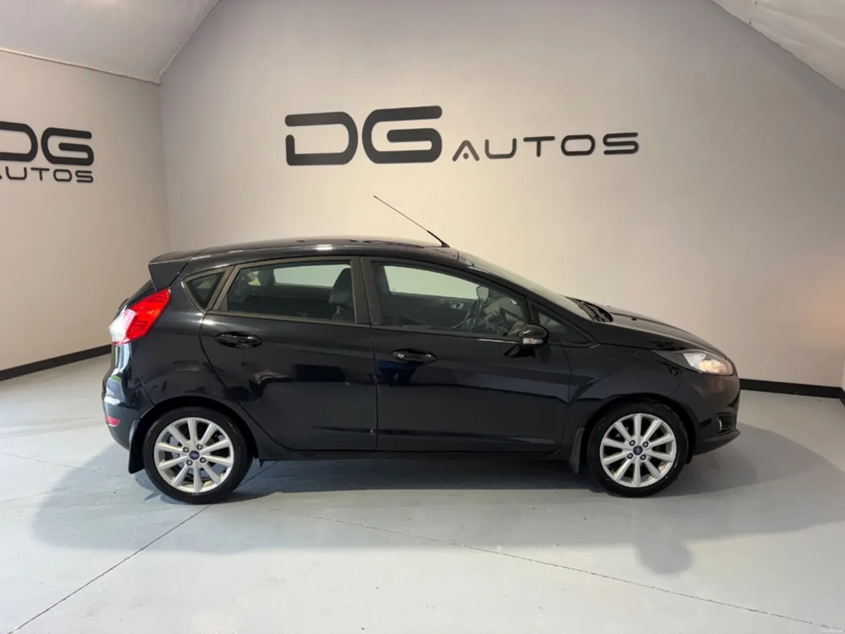 Ford Fiesta MCA ZETEC 1.5 75PS M5 4DR 5DR - Image 2