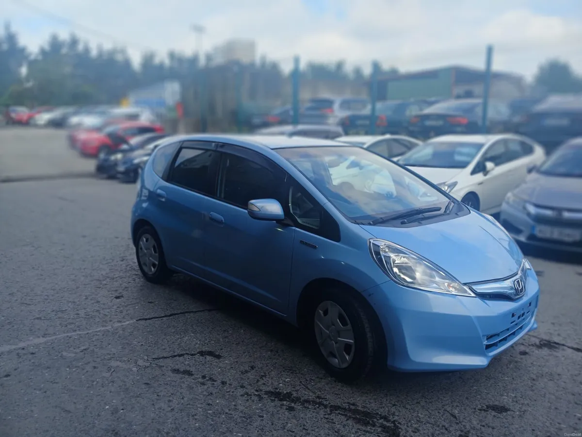 2012 Honda Fit Hybrid Automatic - Image 4