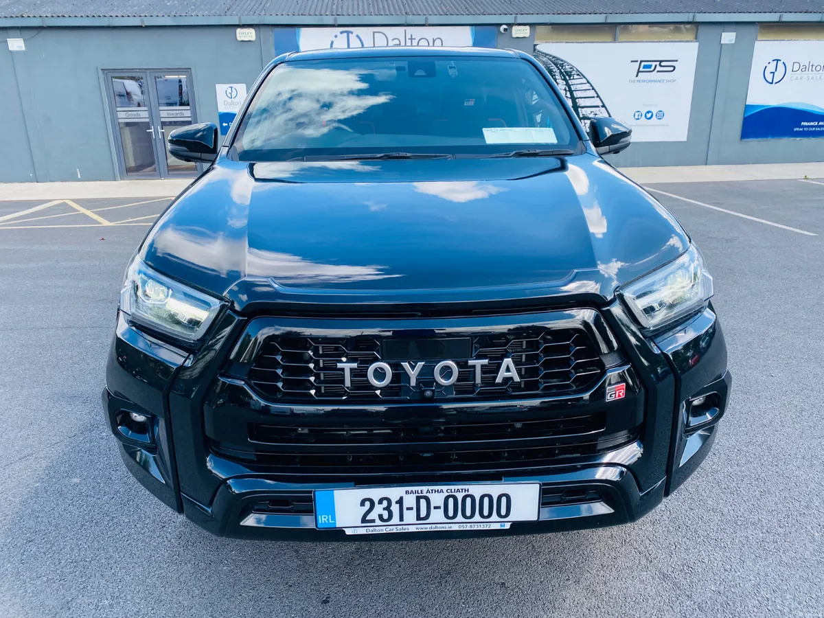 TOYOTA HILUX GR 2.4 DIESEL AUTOMATIC 2023 (231) - Image 2