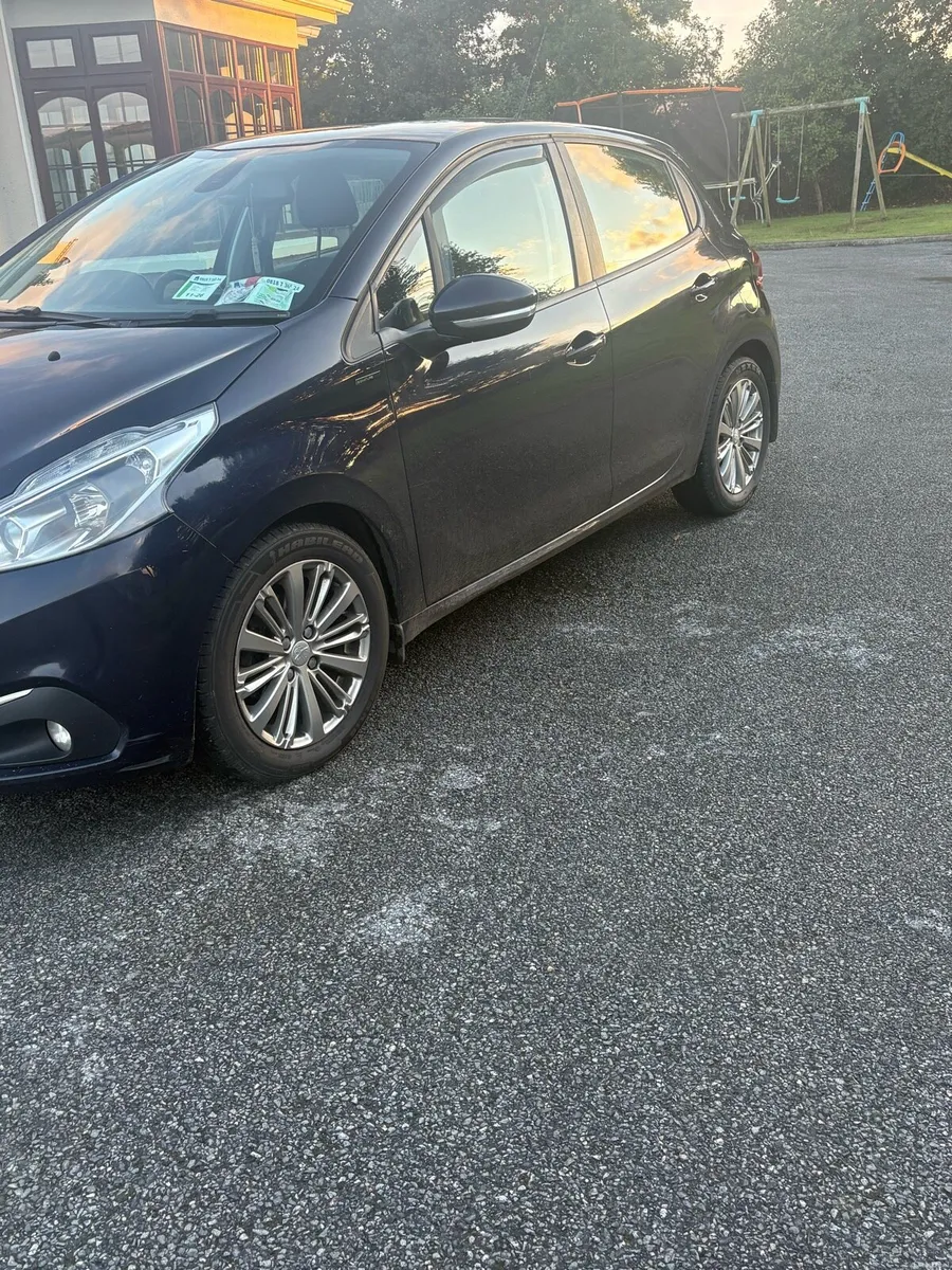 Peugeot 208 - Image 2