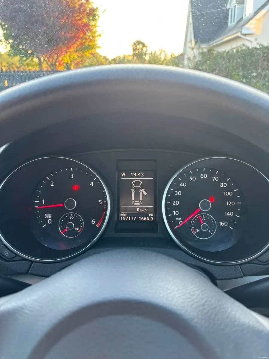 Volkswagen Golf 2011 - Image 2