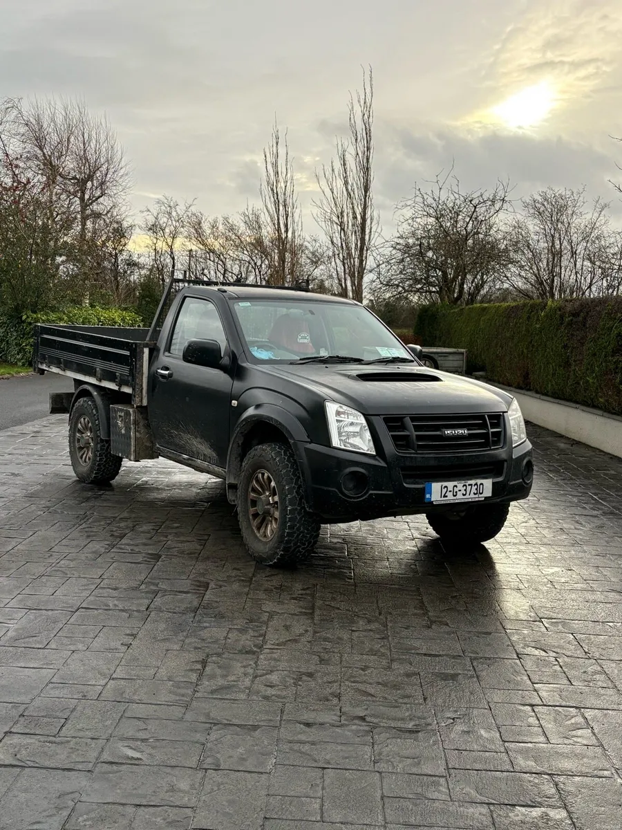 Isuzu D-Max pickup with tipping body - Image 1