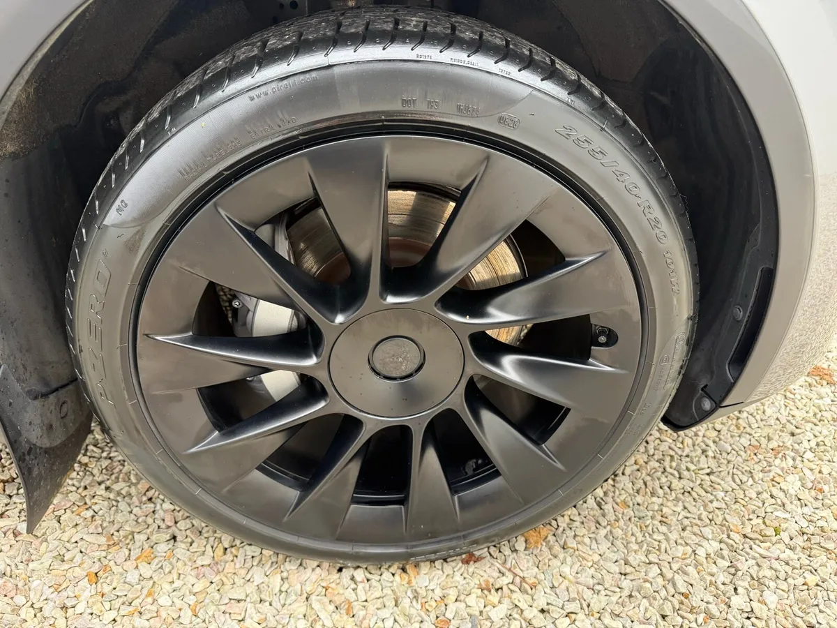 Tesla Y long range AWD - Image 5