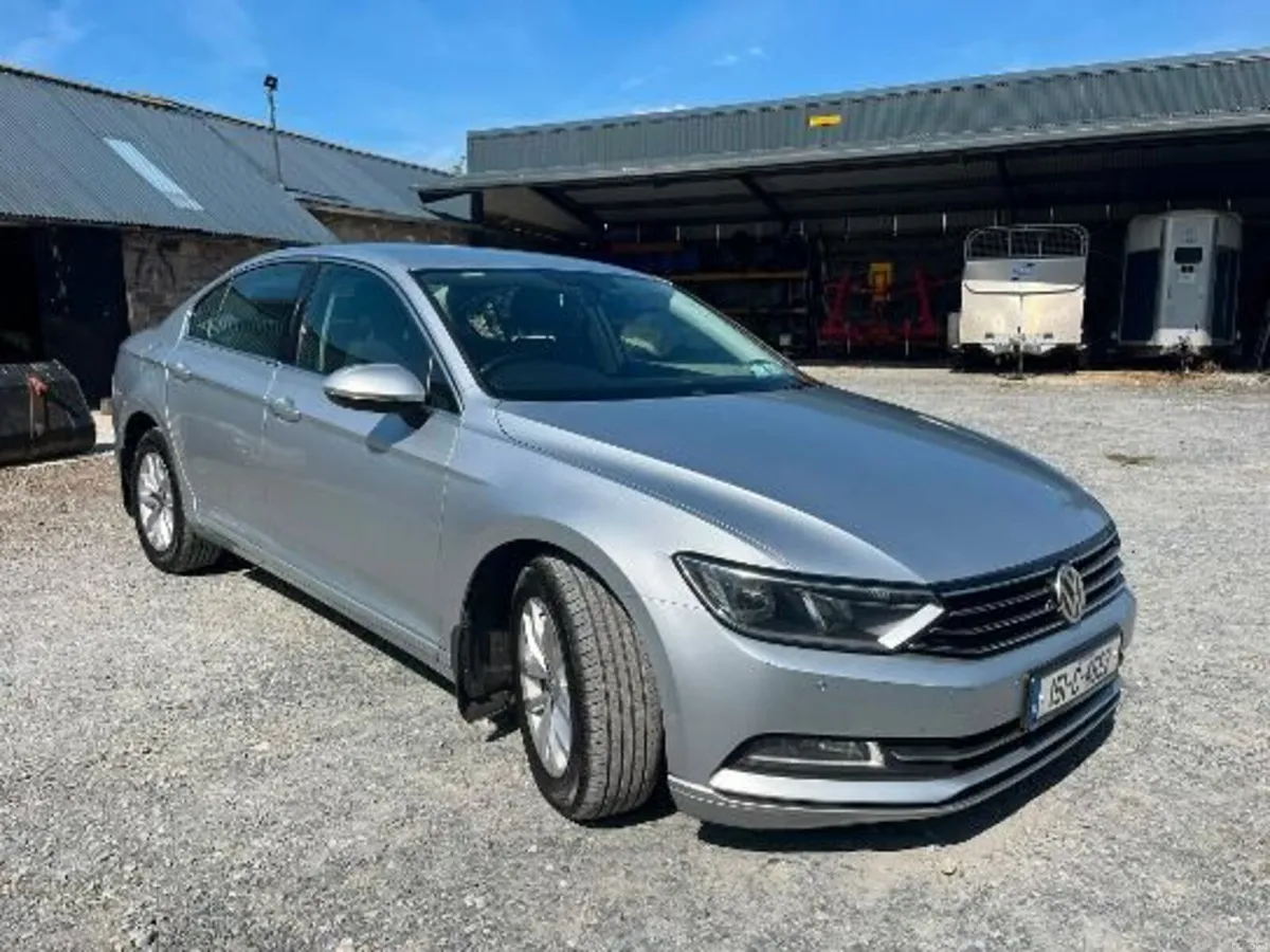 Volkswagen Passat 2015 - Image 2