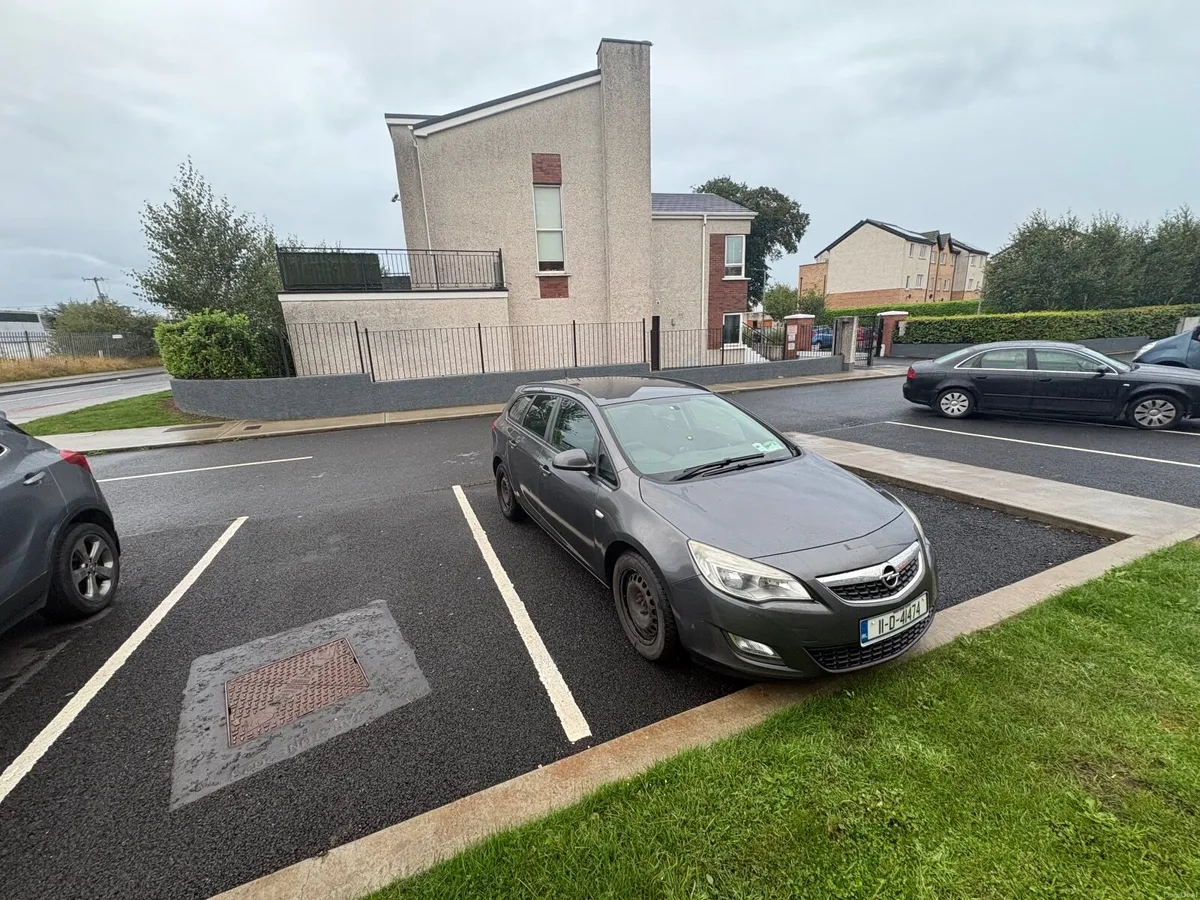 Opel Astra 2011 - Image 1