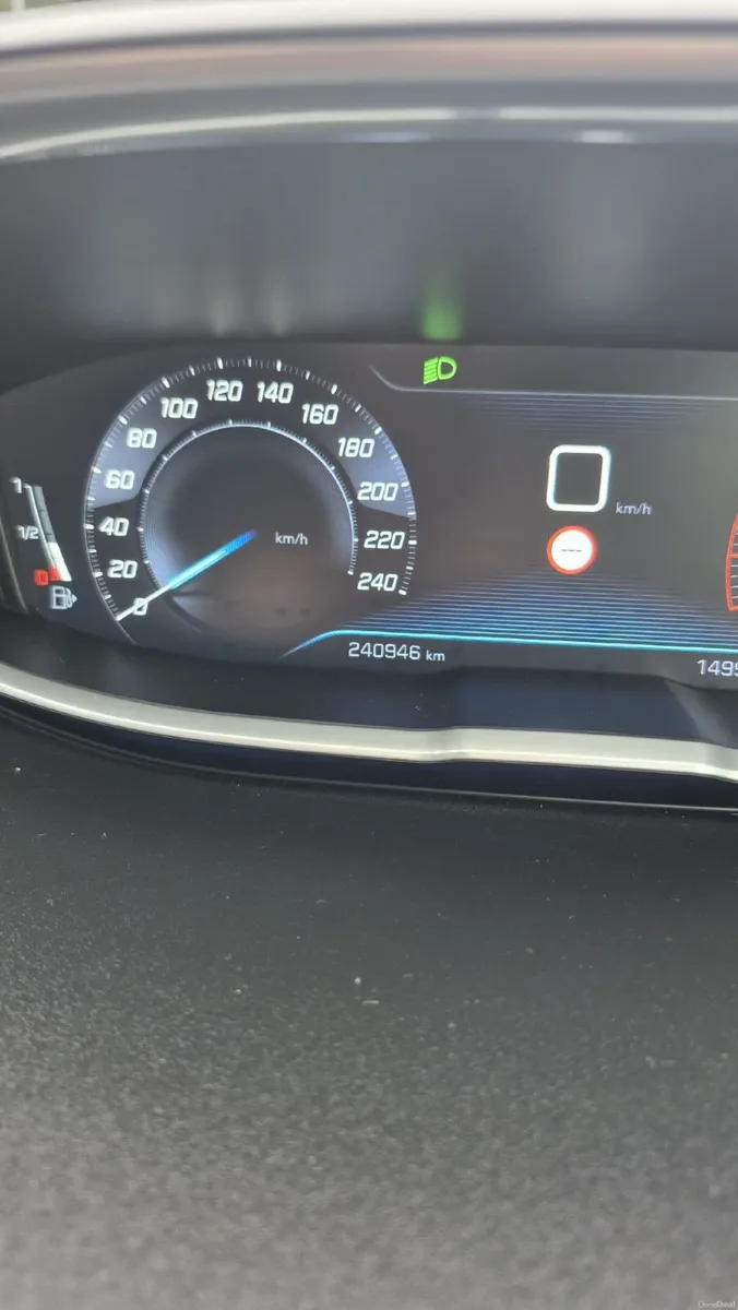 Peugeot 5008 2017 - Image 2