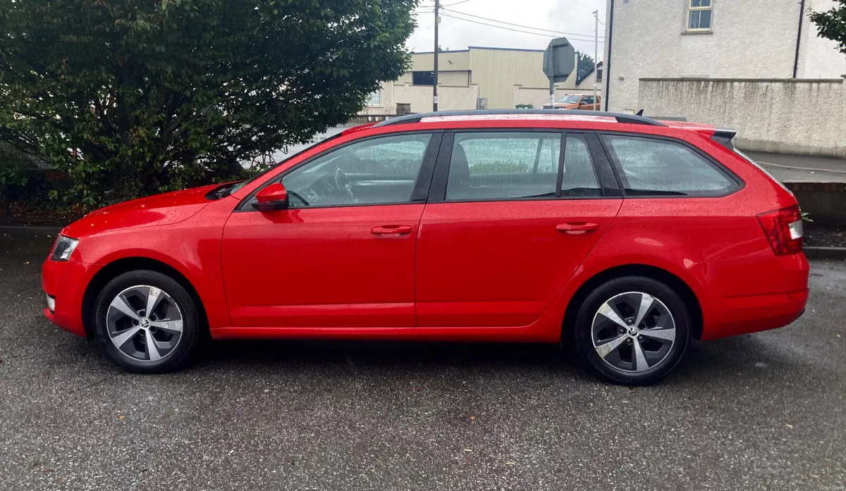 Skoda Octavia 1.6 Tdi Estate Deluxe Tourer Edition - Image 5