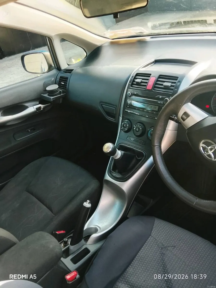 *2011 Toyota auris* - Image 4