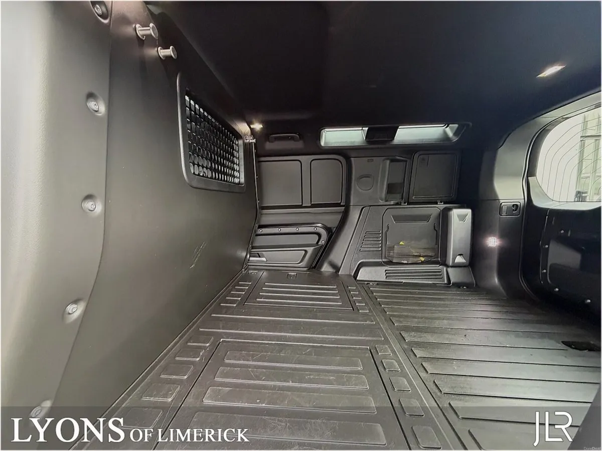 Land Rover Defender DEFENDER 110 3.0 D X D HARD TO - Image 5