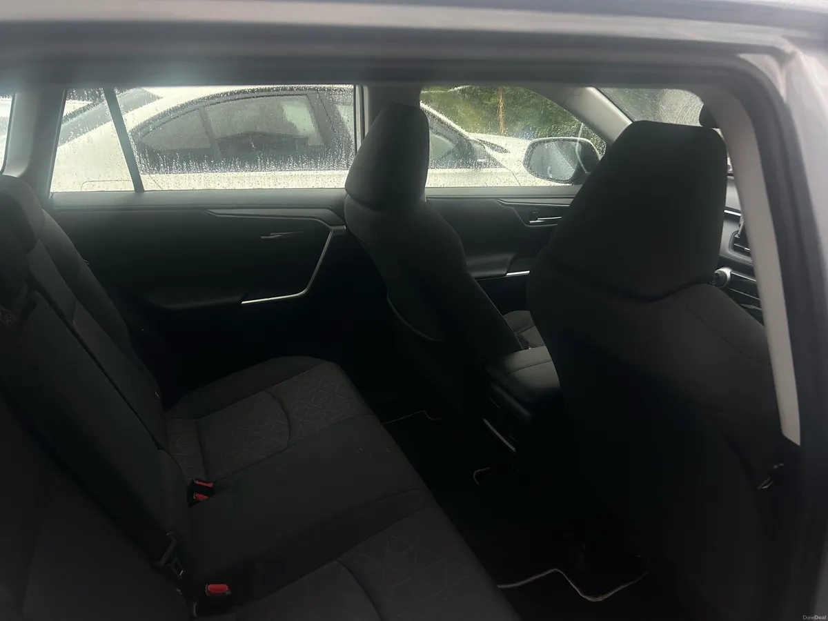 Toyota Rav 4 Hybrid Luna 2WD - Image 4