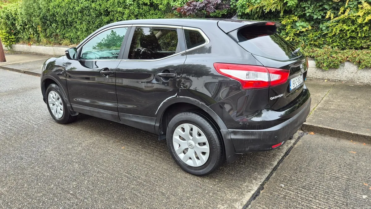 2015 Nissan Qashqai 1.6 dCi Automatic – 120k km - Image 4