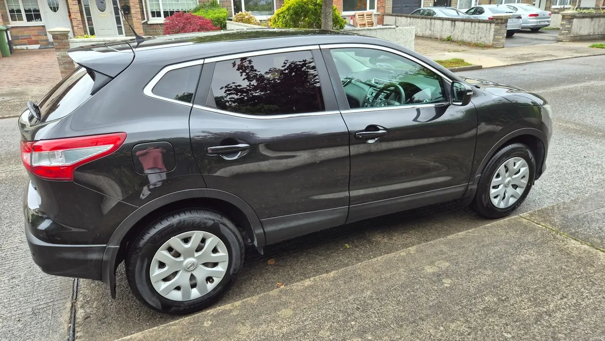 2015 Nissan Qashqai 1.6 dCi Automatic – 120k km - Image 6