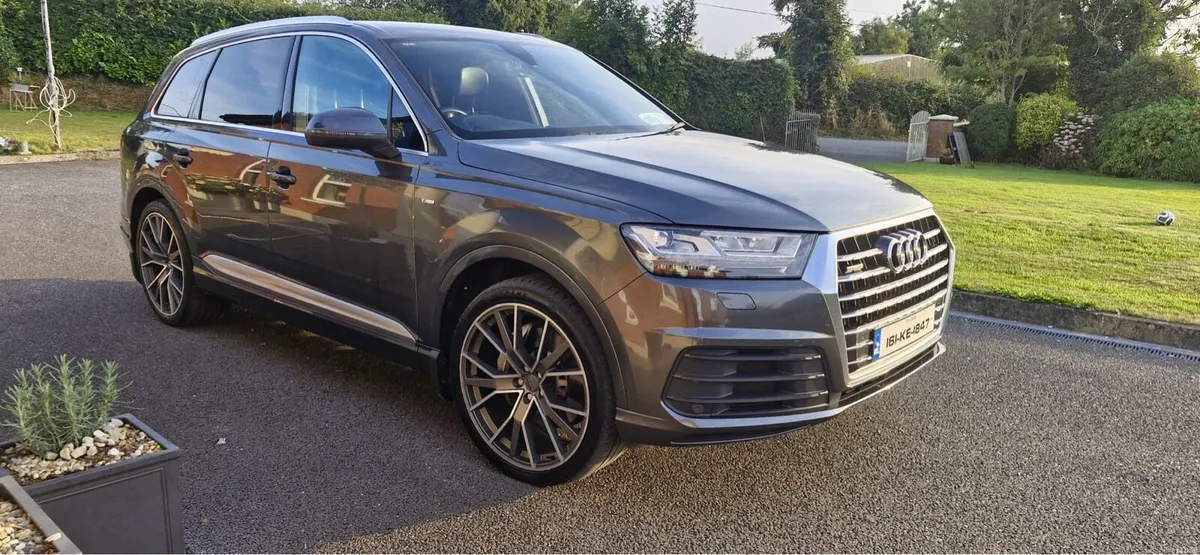Audi Q7 - Image 2