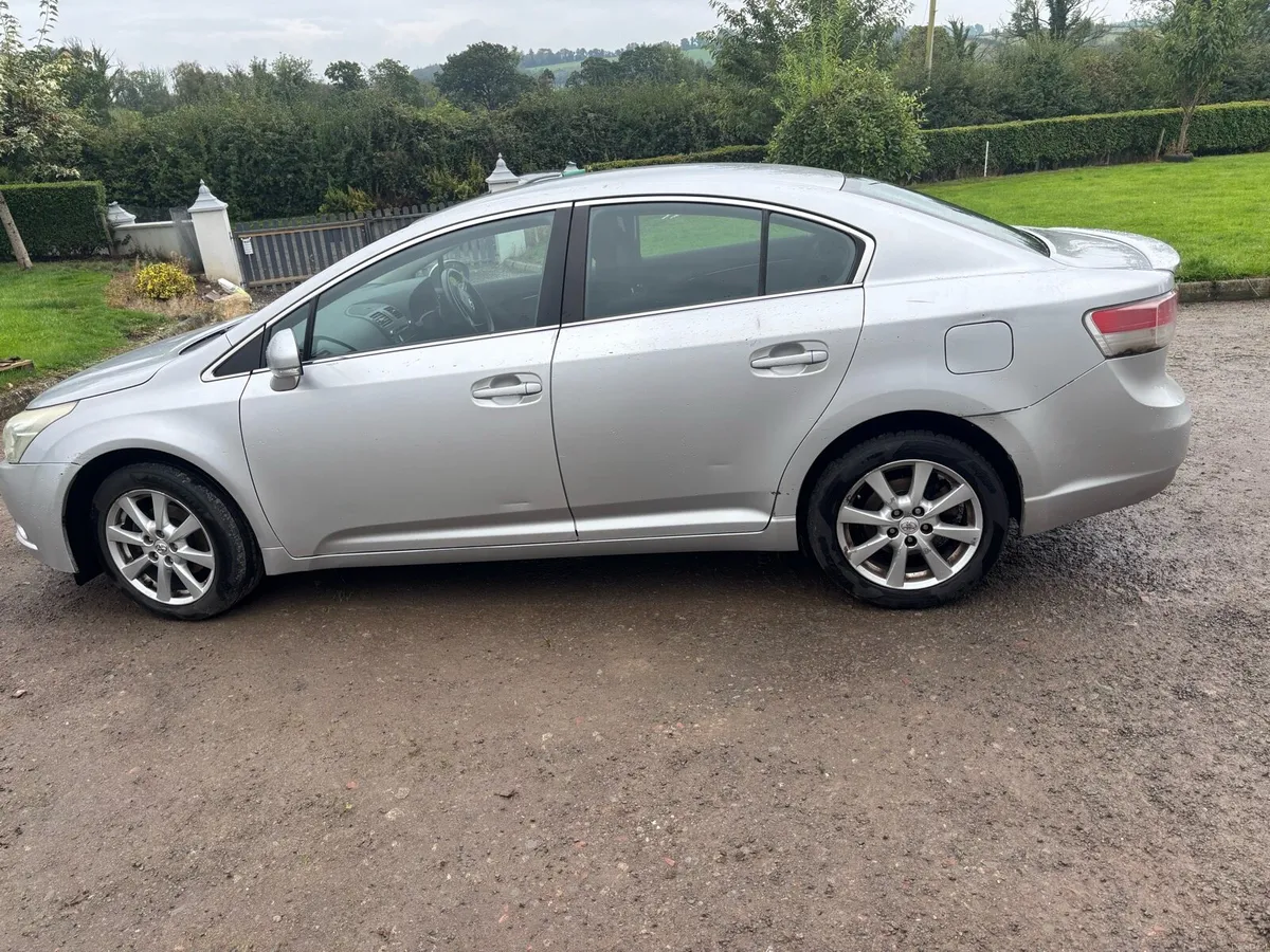 2011 Toyota Avensis - Image 2