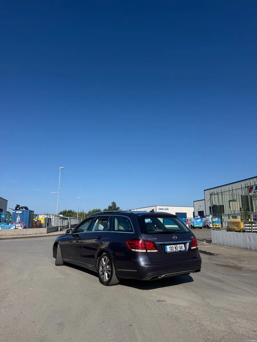 Mercedes E220 Estate - Image 2