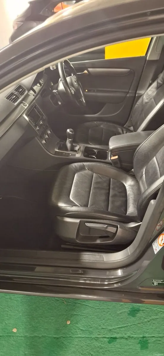Volkswagen Passat 2014 , 1.6 diesel EXECUTIVE - Image 3