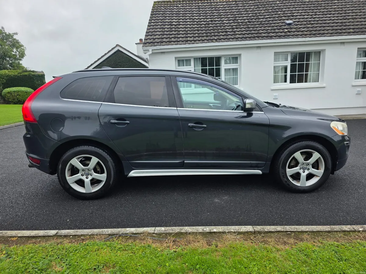 VOLVO XC60 D3. R-DESIGN FWD - Image 2