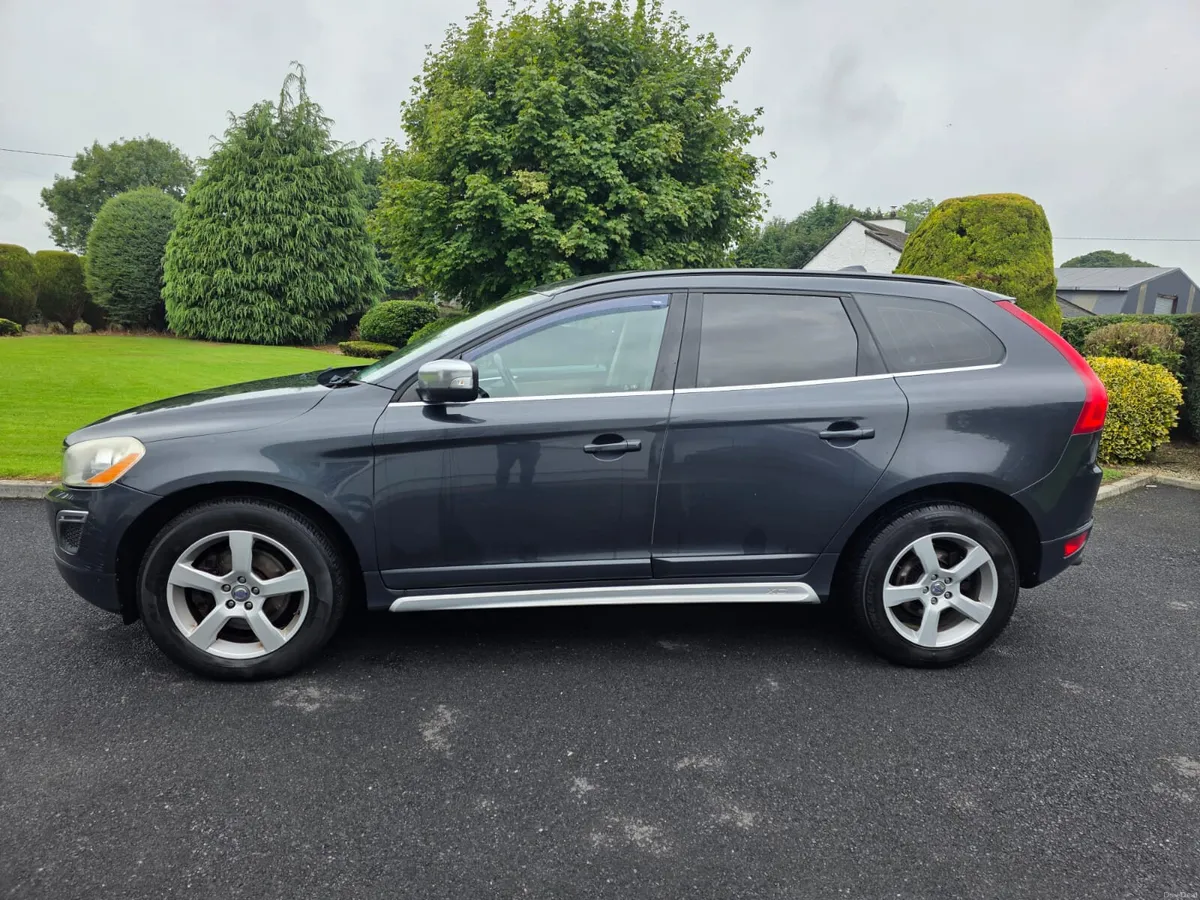 VOLVO XC60 D3. R-DESIGN FWD - Image 3