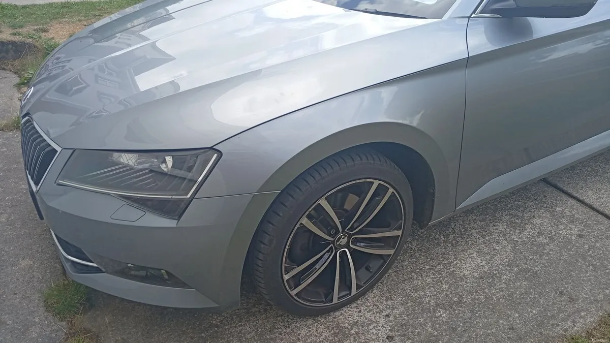 Skoda Superb 2019 - Image 2
