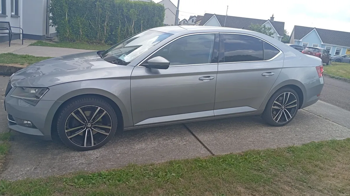 Skoda Superb 2019 - Image 1