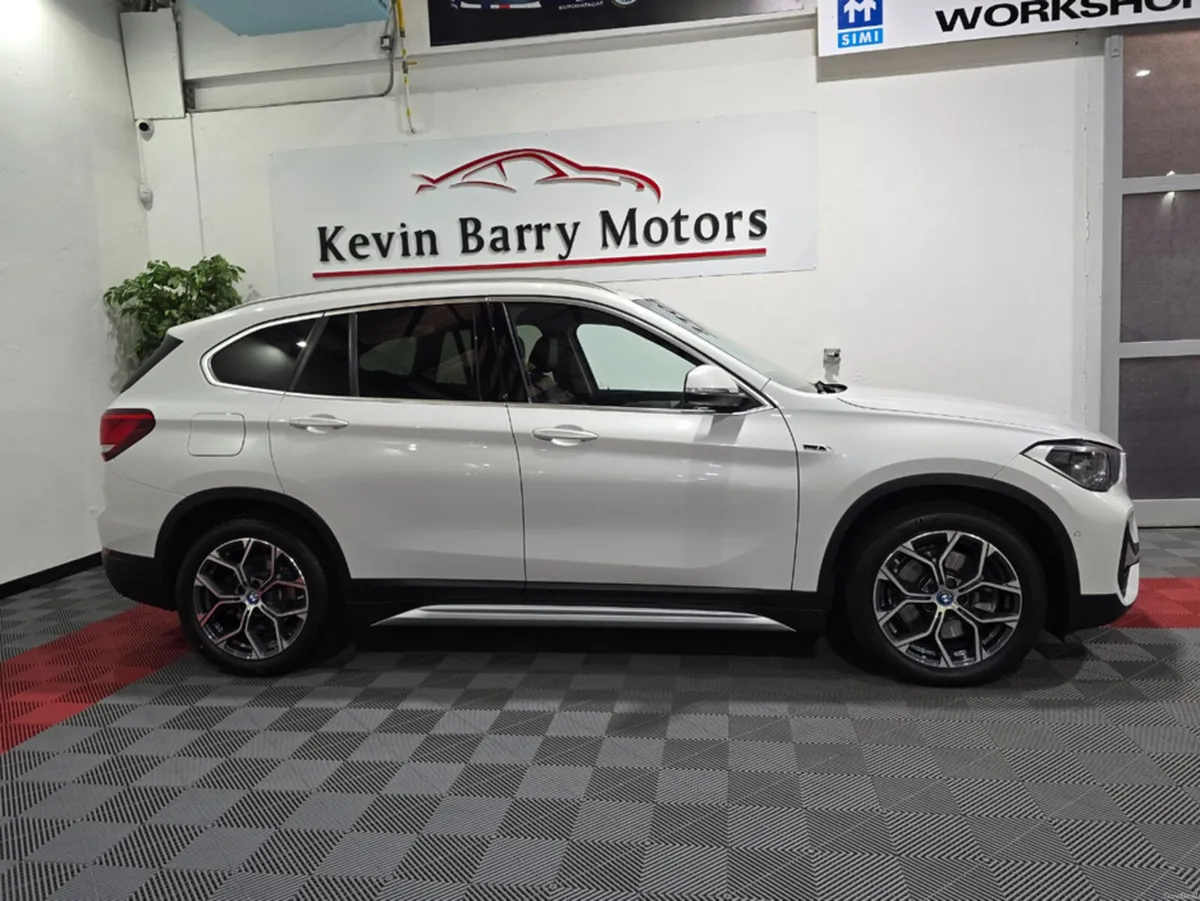 BMW X1 25E X-LINE X-DRIVE AUTOMATIC **ONE OWNER / - Image 4
