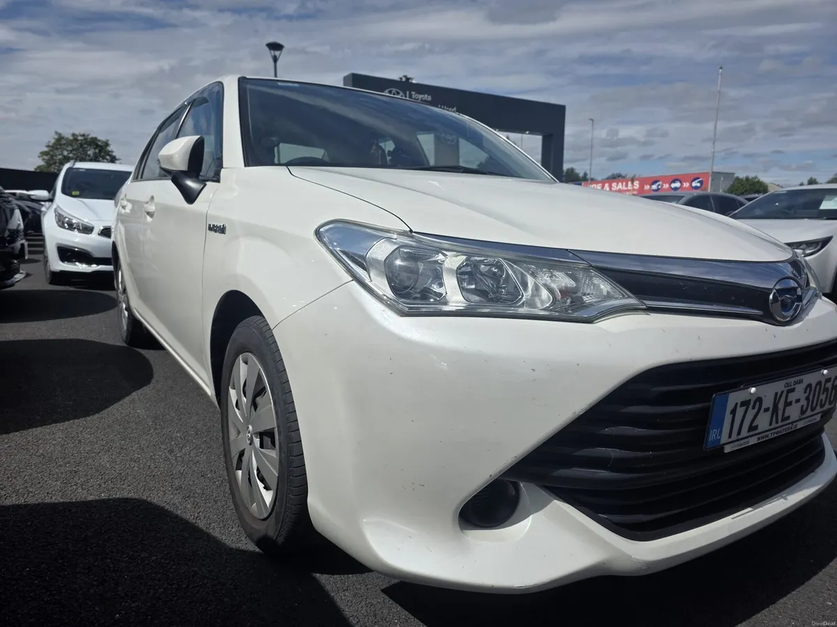 Toyota Corolla Axio 2017 Hybrid 1.5 L - Image 3