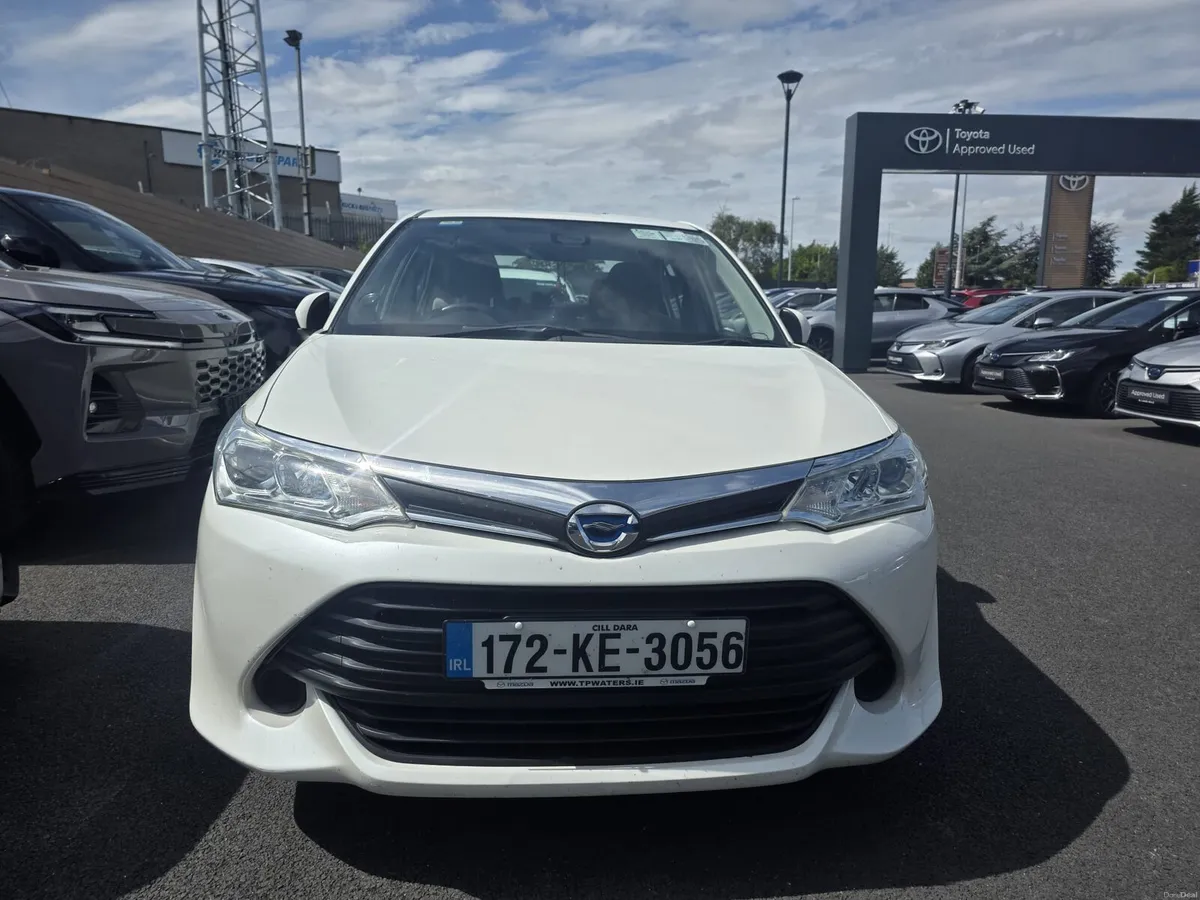 Toyota Corolla Axio 2017 Hybrid 1.5 L - Image 5