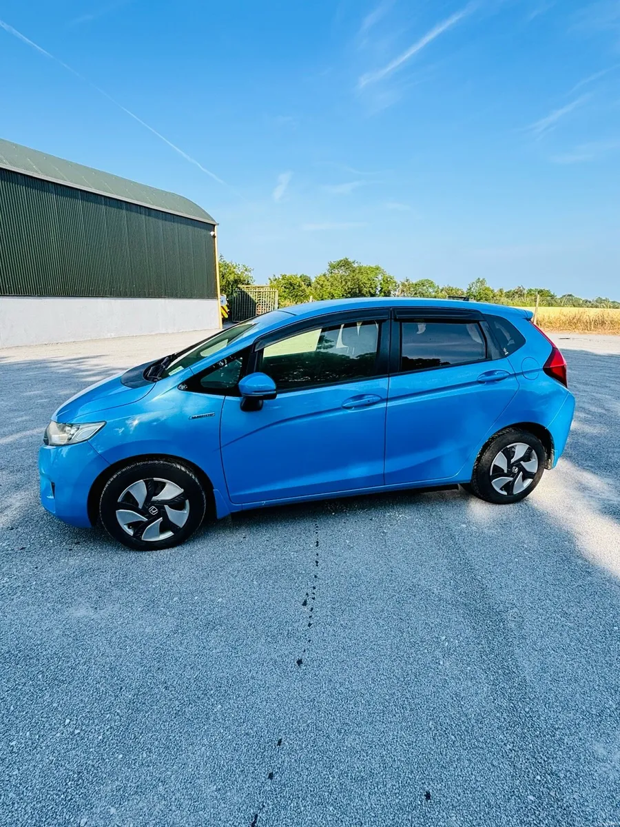 Honda Fit Hybrid 2015 - Image 3