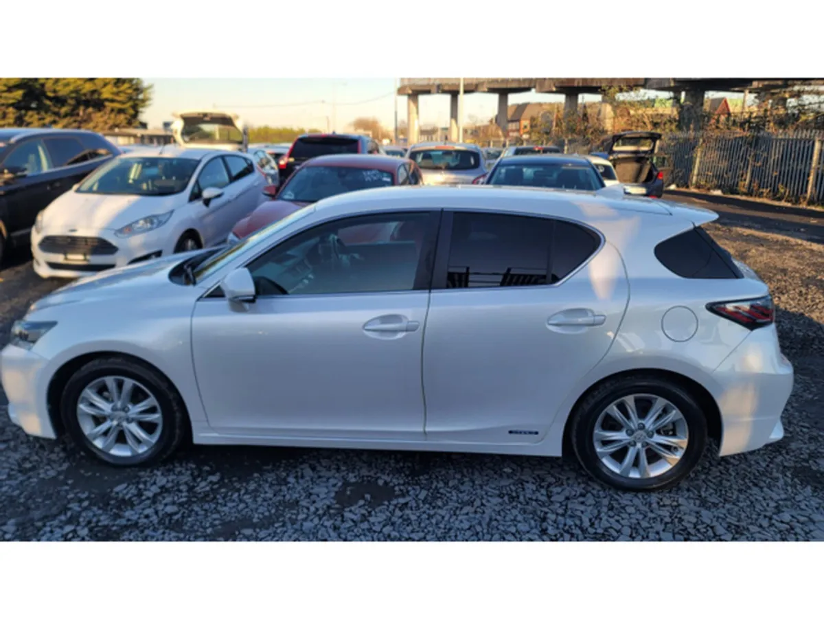 Lexus CT Version C - 1.8L Automatic Petrol self-ch - Image 5
