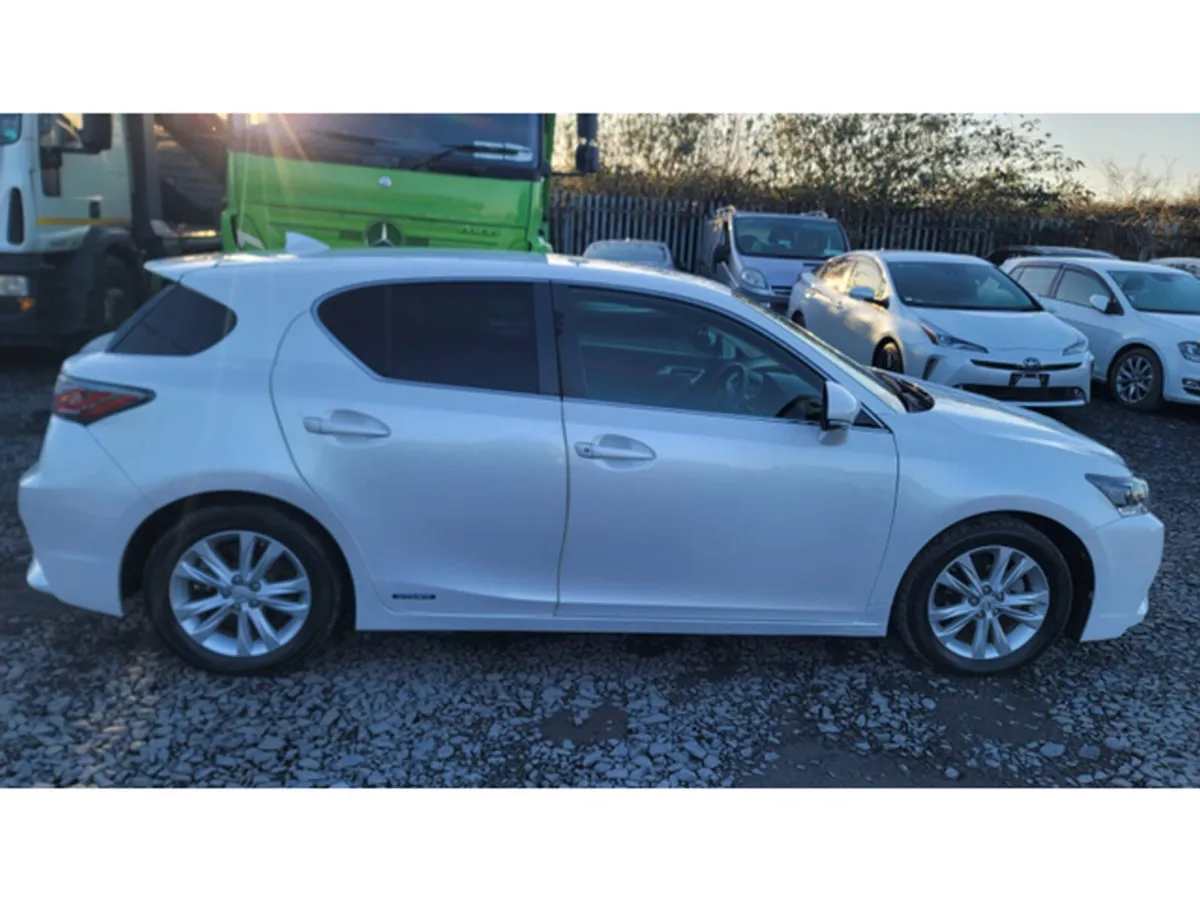 Lexus CT Version C - 1.8L Automatic Petrol self-ch - Image 6