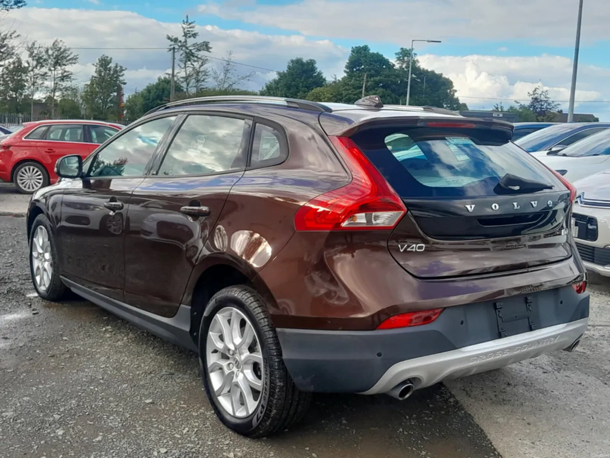 Volvo V40 2.0L Diesel D4 MOMENTUM - Automatic (097 - Image 6