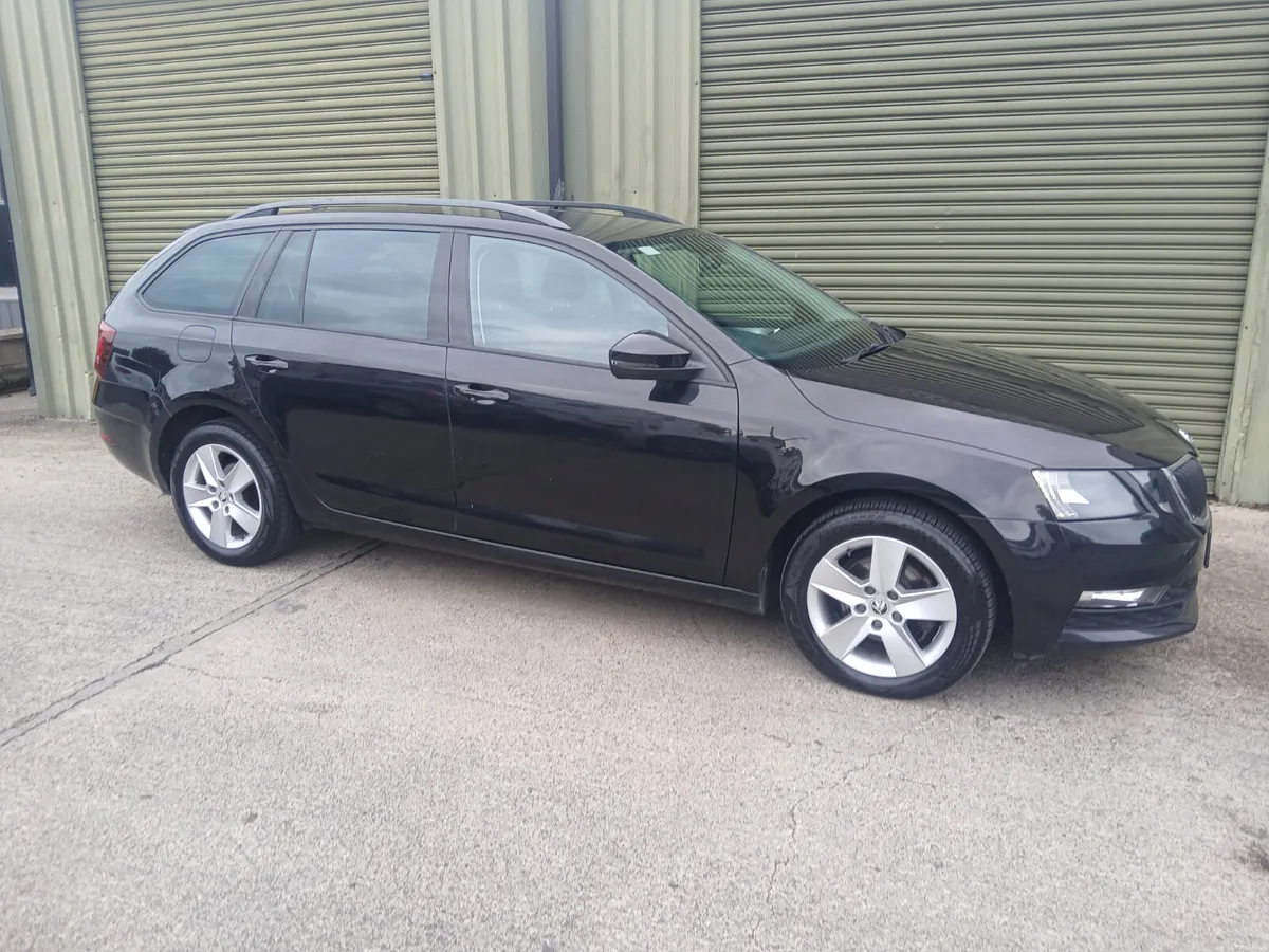 Skoda Octavia diesel estate  2017 - Image 2
