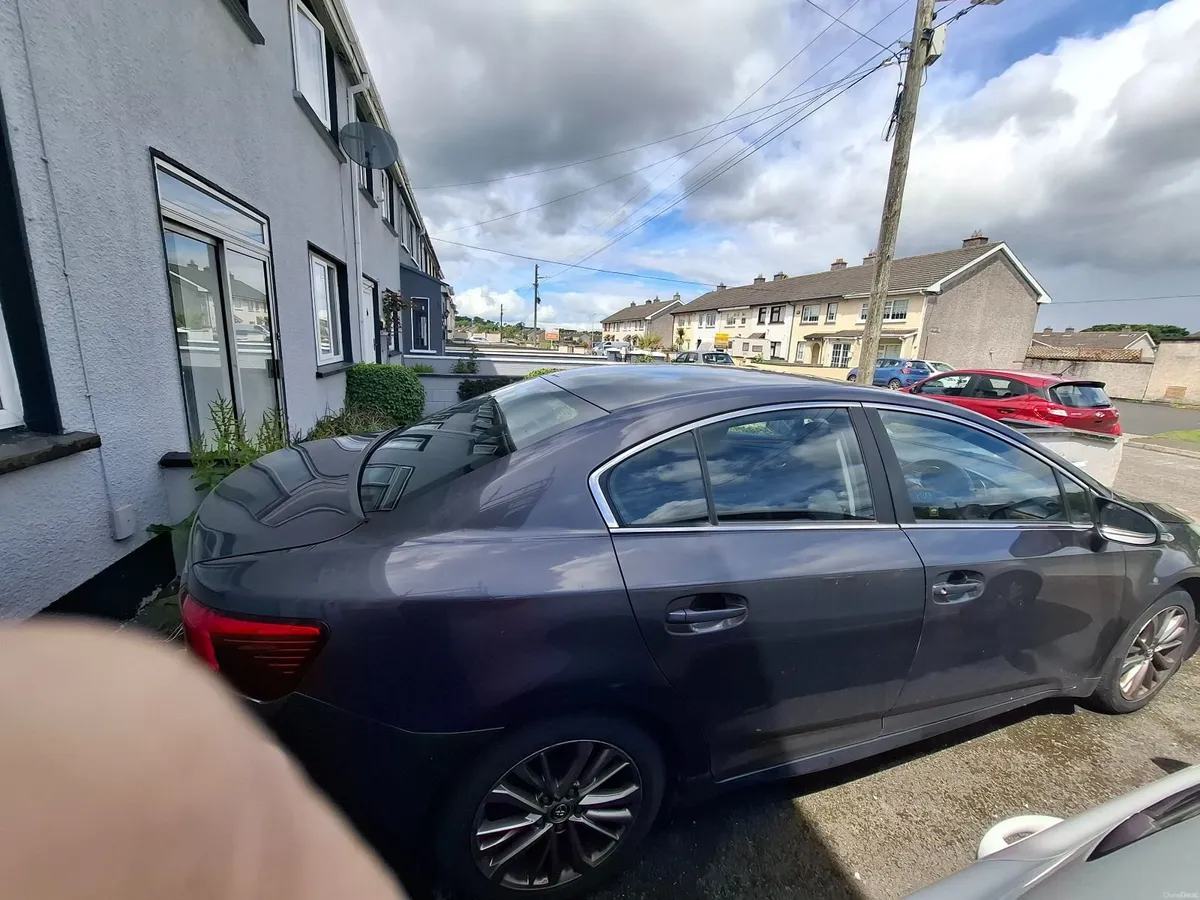 Toyota Avensis 2017 - Image 2