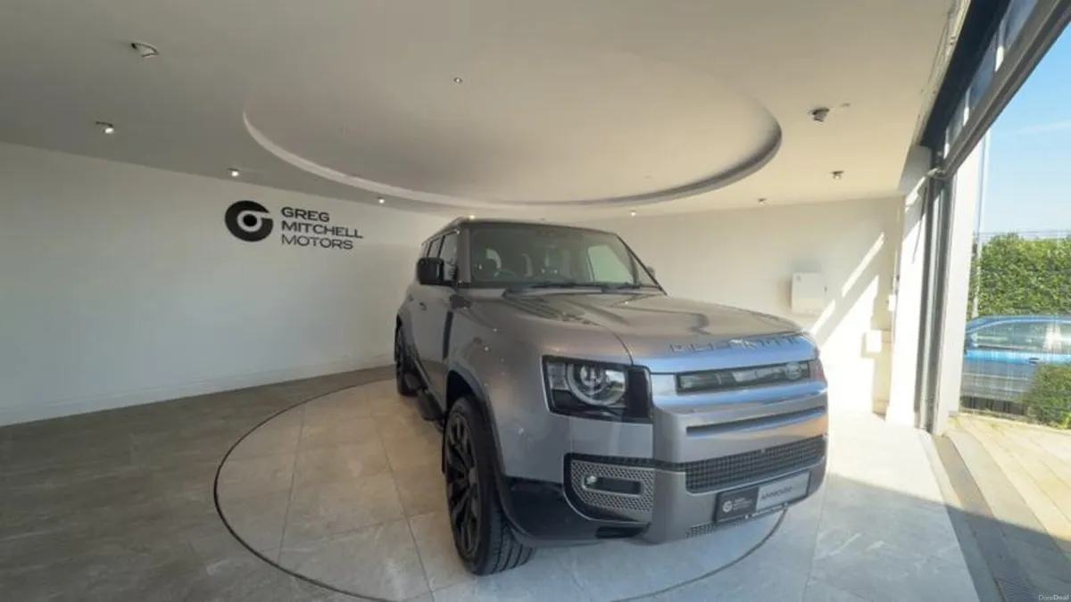 Land Rover Defender 3.0 D300 X-Dynamic HSE 110 5dr - Image 2