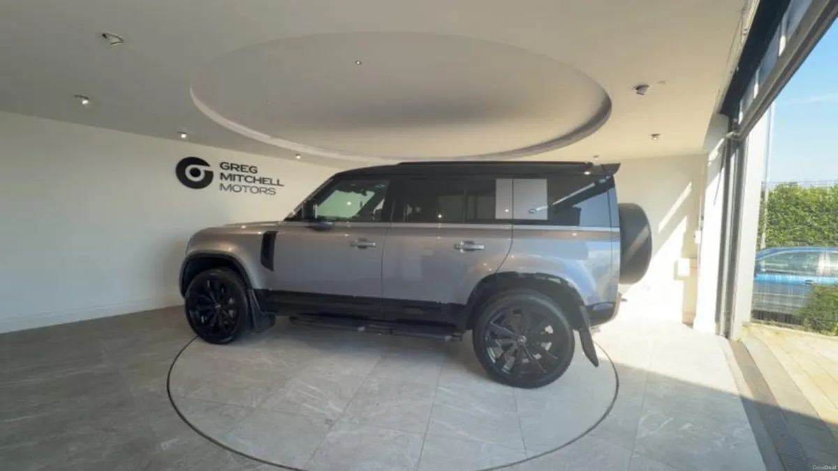 Land Rover Defender 3.0 D300 X-Dynamic HSE 110 5dr - Image 5