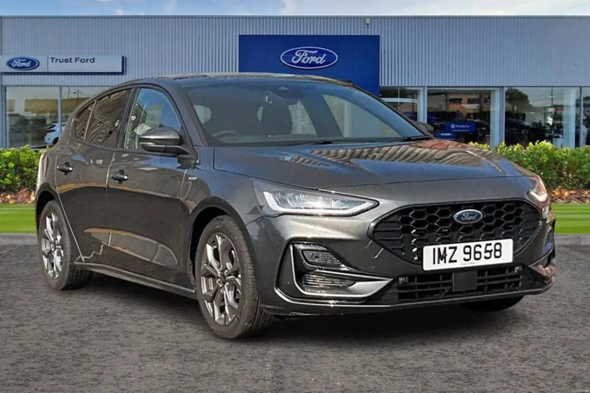 Ford Focus 1.0T EcoBoost MHEV ST-Line Hatchback 5d - Image 1
