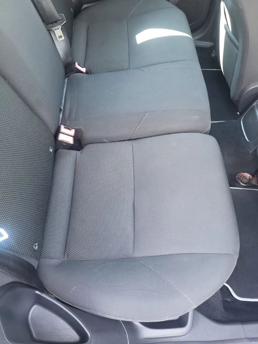 Ford Focus 2016 AUTOMATIC - Image 5