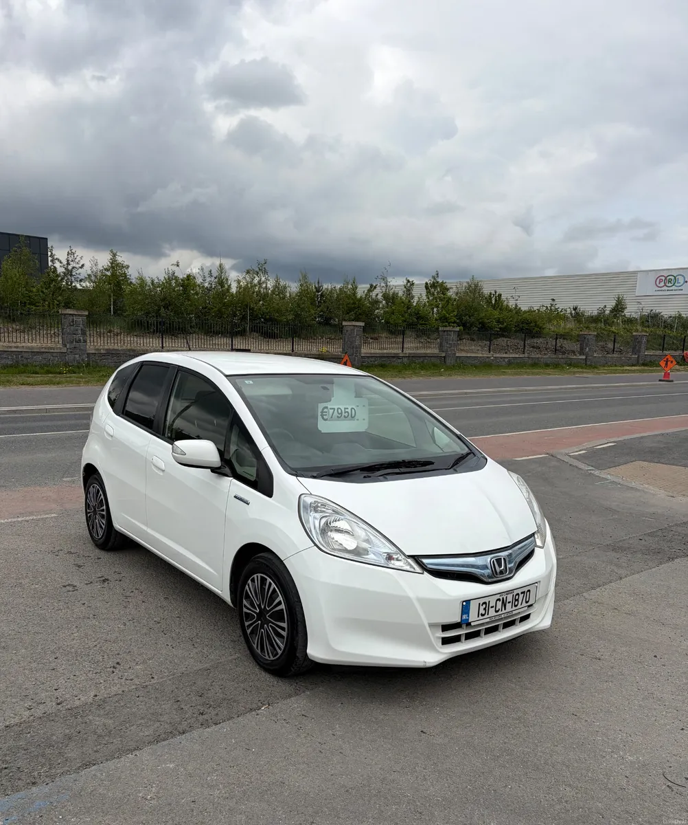 2013 Honda Fit 1.3 Hybrid Automatic - Image 3