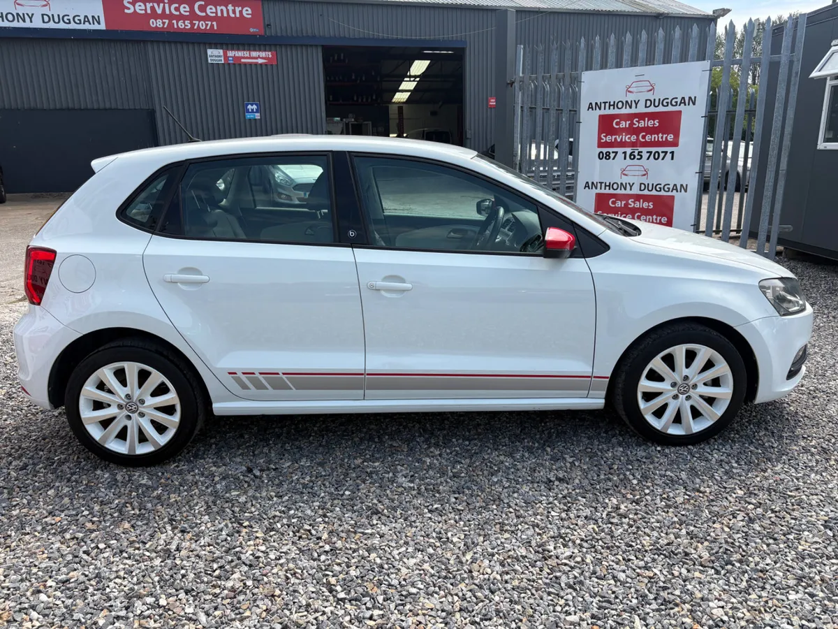 2017 Volkswagen polo Beats  Automatic - Image 2