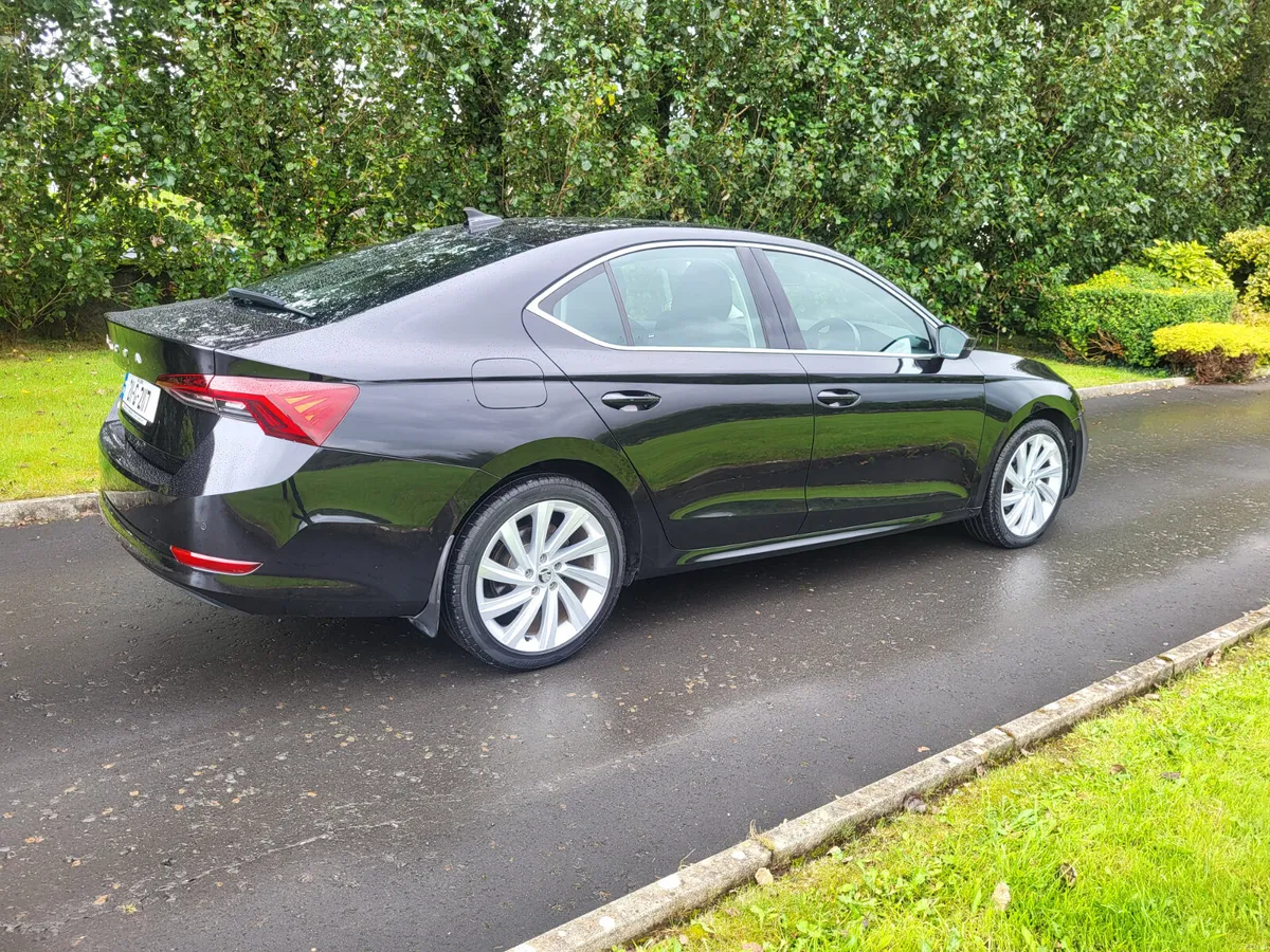 Skoda Octavia  Automatic  Diesel - Image 2