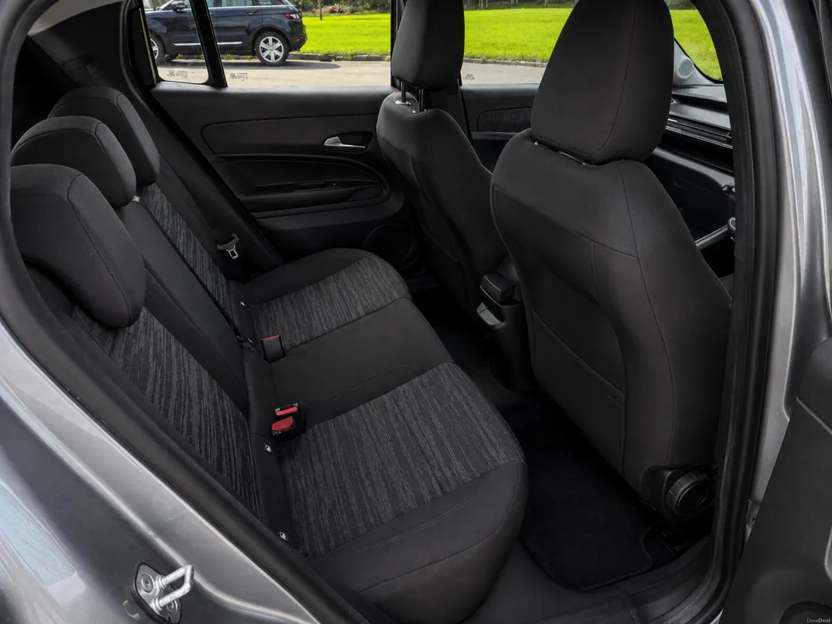 Jeep Avenger Longitude 1.2 Petrol - Image 4
