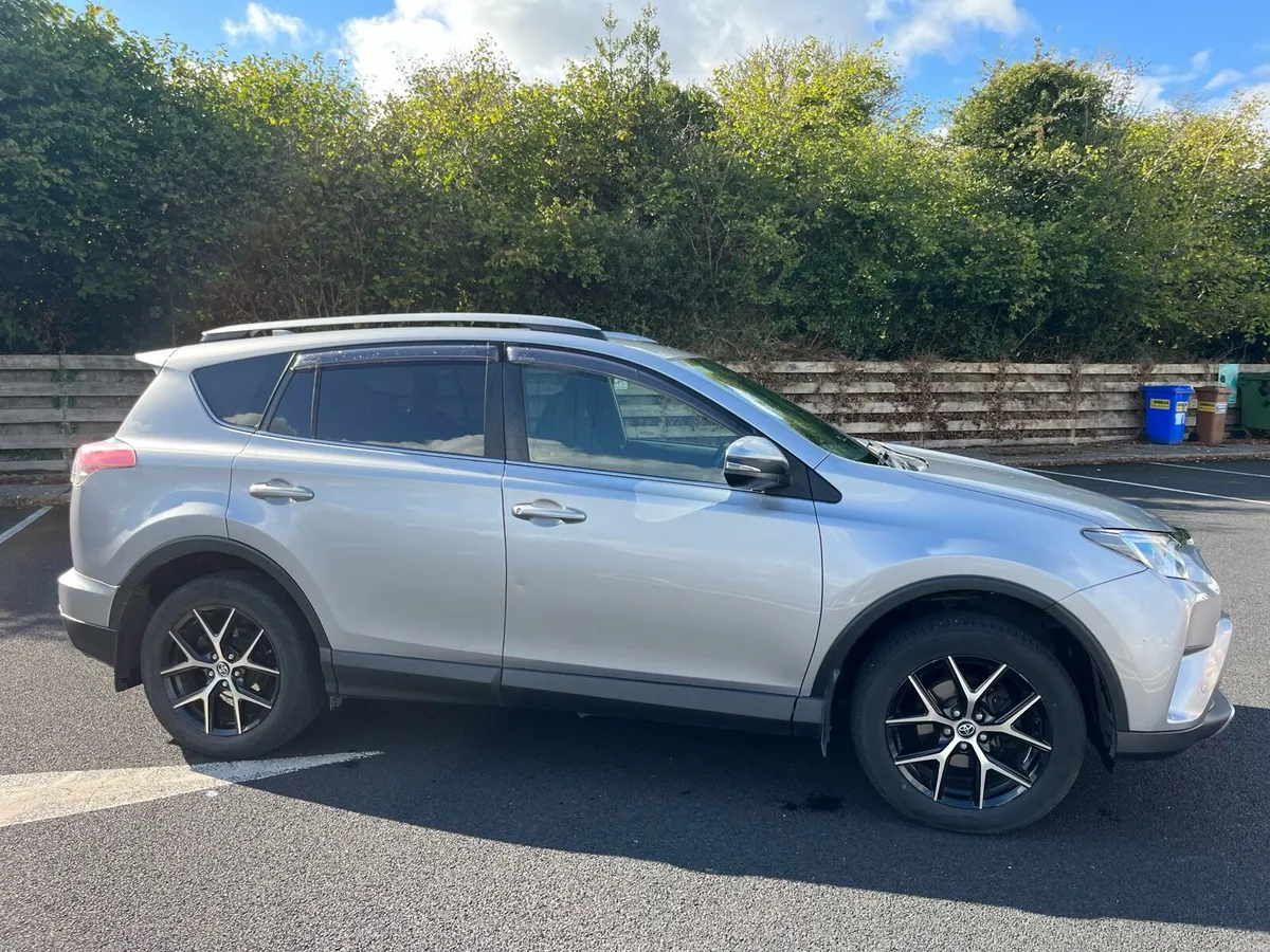 2017 Toyota Rav 4 Sol - Image 2