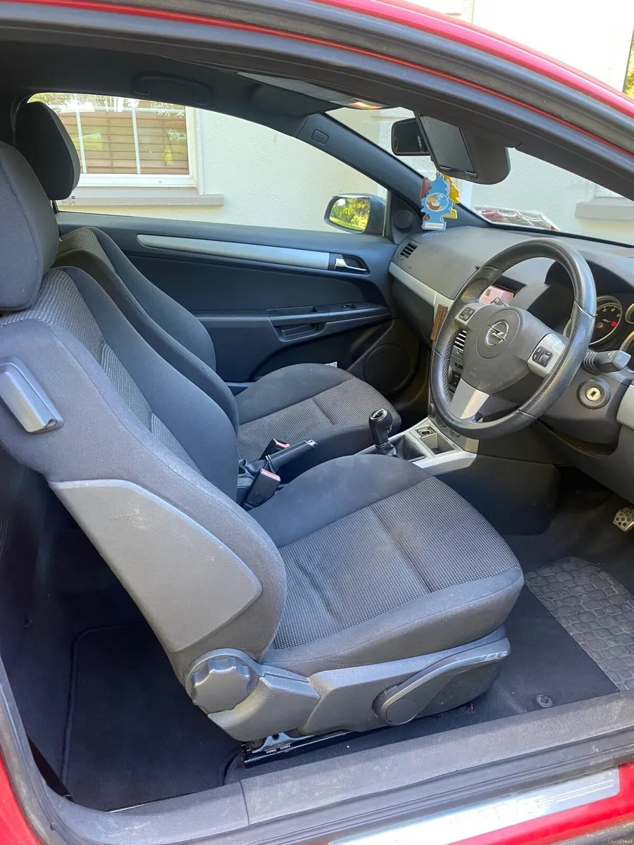 Opel Astra 2008 - Image 2