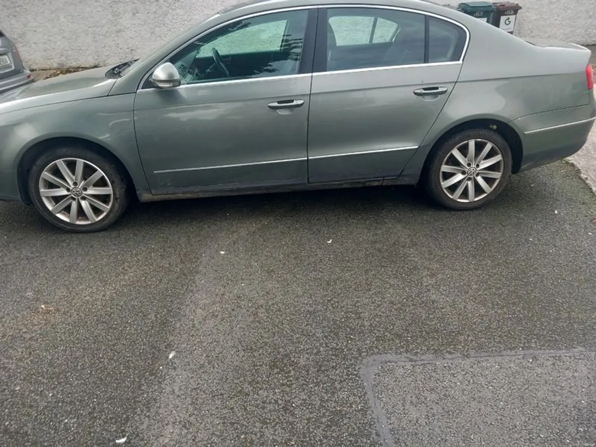2007 Volkswagen Passat - Image 2