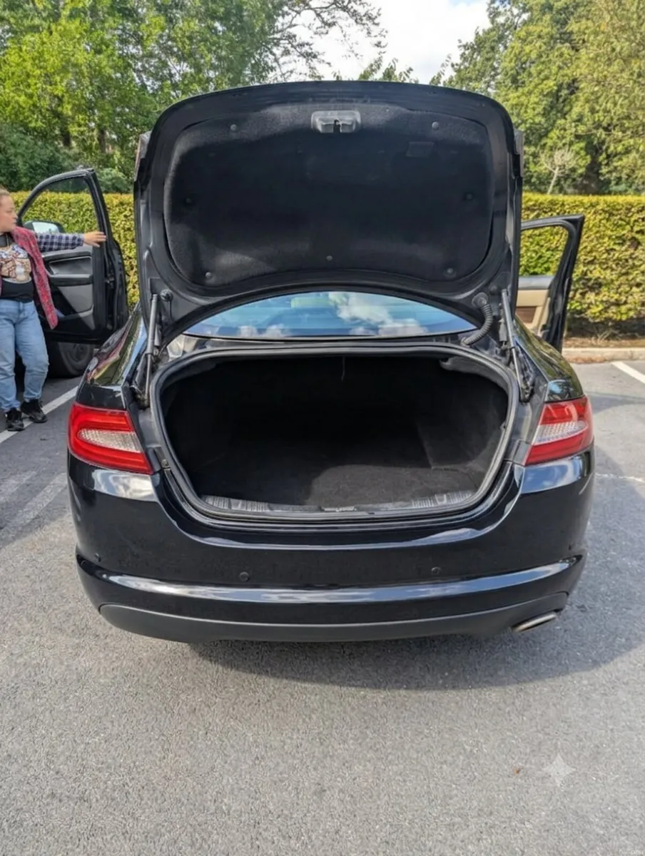 Car - Image 2
