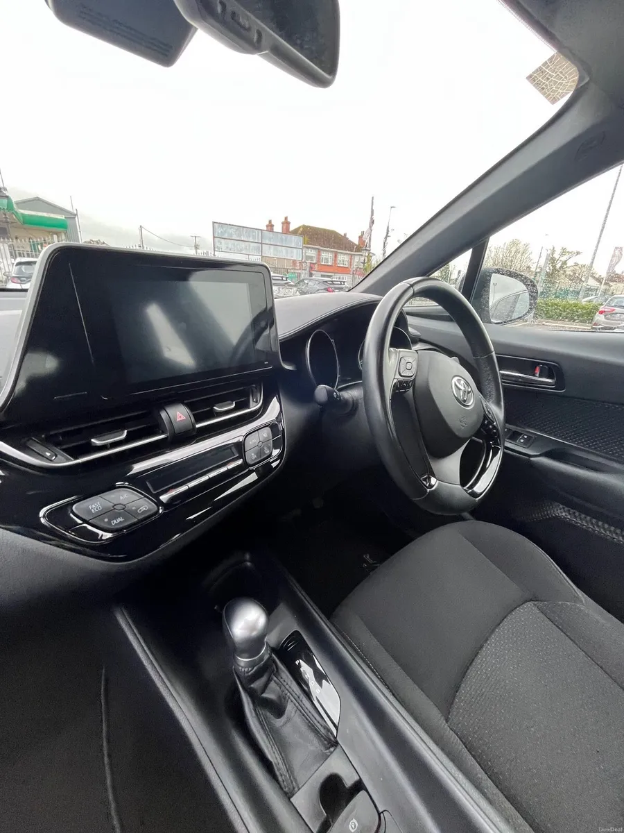 Toyota C-HR 2017 - Image 3